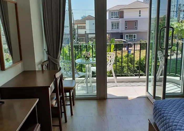 Teak Apartment *
